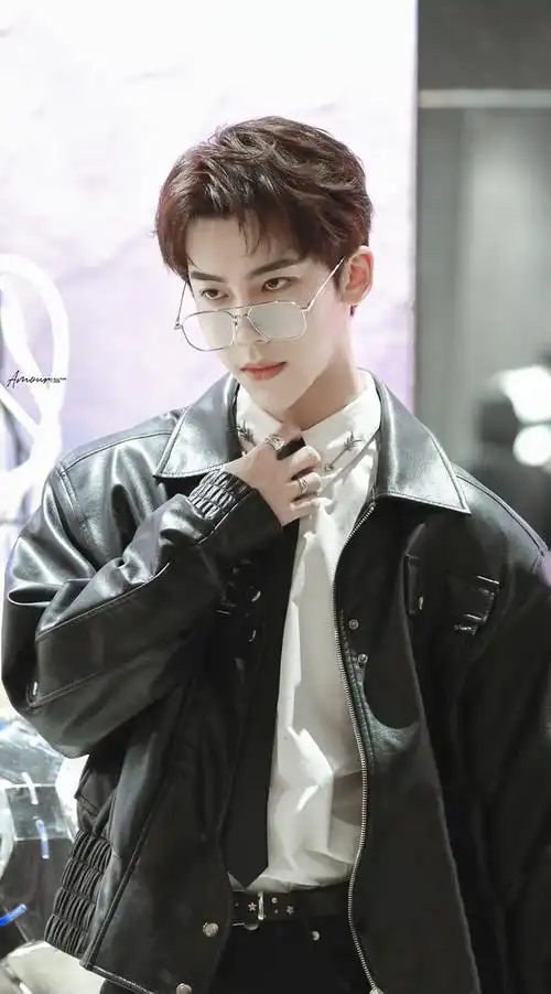 啊啊啊啊今天丁泽仁gm活动造型也太帅了吧!