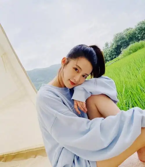 影视女星李沁写真合集:清新靓丽,天生丽质