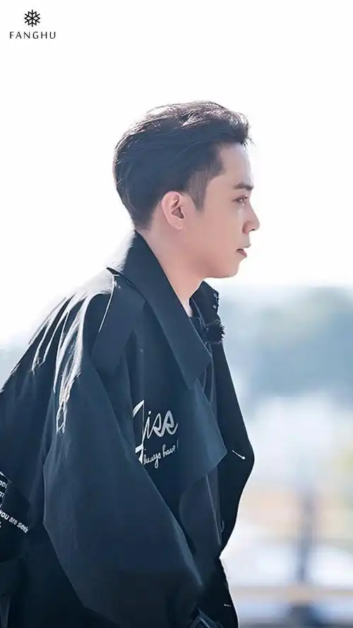 背头酷哥和你说晚安睡前也要康康大帅哥