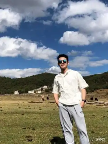 关注问题 67写回答下面哪张男性照片更能勾你了解对方的欲望(可多选