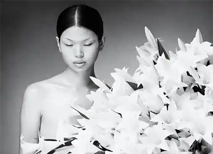 维密超模吕燕:丑出天际逆袭嫁给法国贵族,如今混血儿子颜值超高_时尚