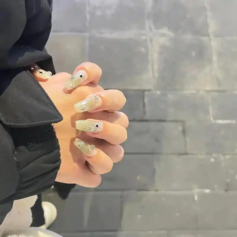 牵手照 #和你 十指紧扣 无时无刻 - 抖音