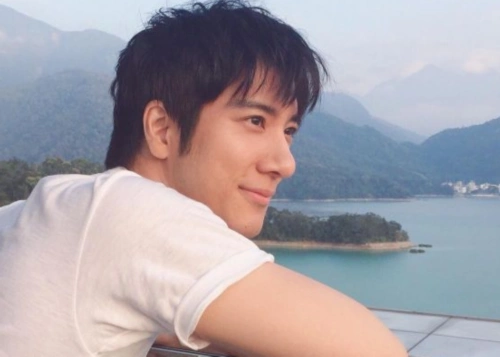 王力宏撞脸高晓松 矮大紧老师心里估计偷着乐