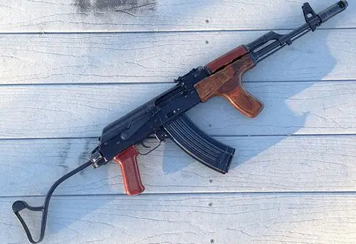 aims-74基于以前的aim突击步枪,使用新的5.45x39毫米弹药而设.