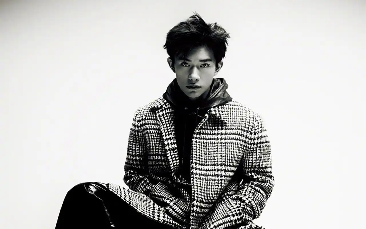 易烊千玺酷帅写真桌面壁纸