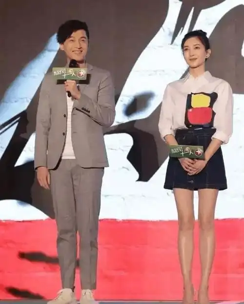 胡歌老婆近照曝光!卸妆后的真实颜值太普通,打扮土气小肚子抢镜