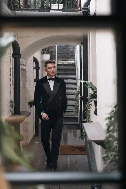 胡兵这套西装造型也太帅气了吧看起来温文尔雅也太绅士了