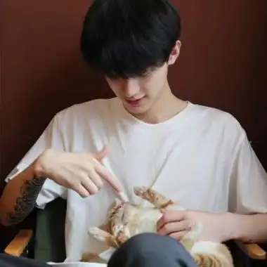 受姐姐们喜欢的最新小奶狗男头 真人帅气干净的纯欲风男生头像