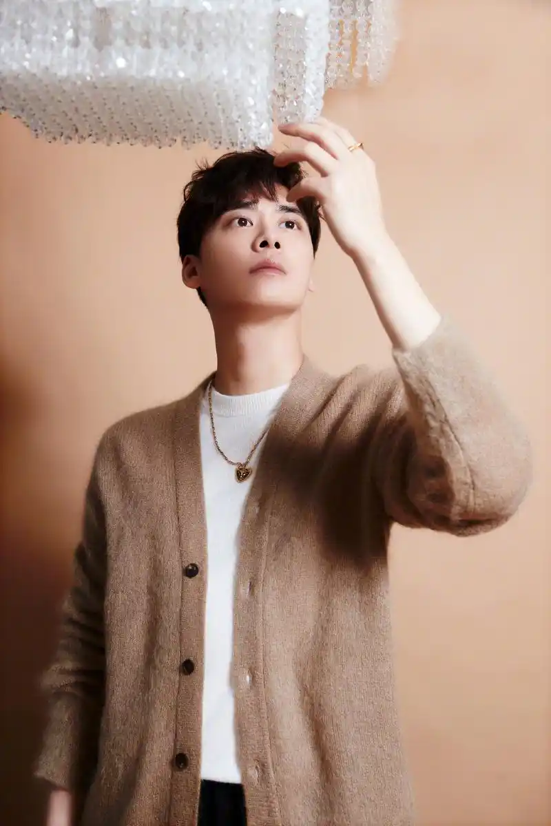 李易峰针织毛衣帅气写真图片