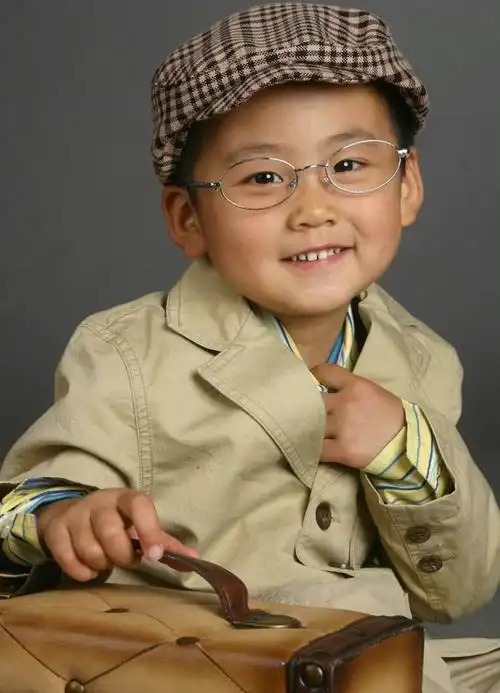 想看男秀人小时候的照片特别可爱的那种