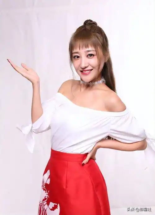 美女主持人左岩:离开浙江卫视后,低调结婚生子,如今成带货主播_珠宝