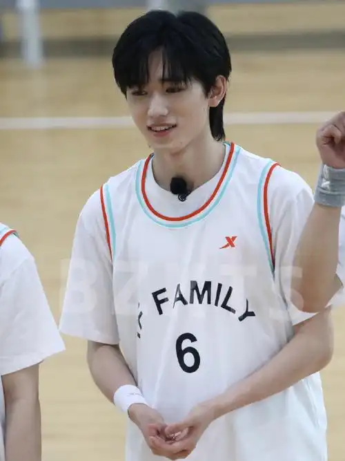 有位宝宝发来一组篮球美图7415我的夏天92@时代少年团-宋亚轩