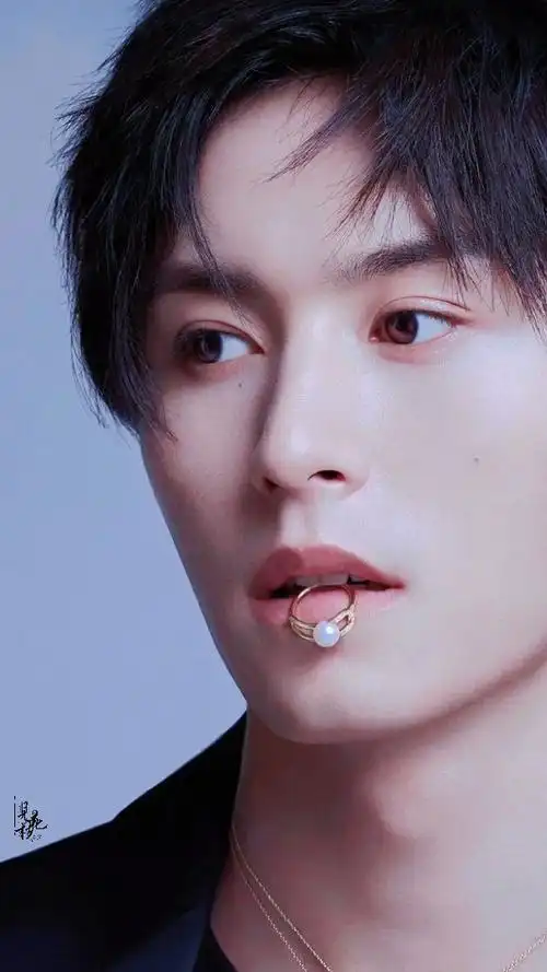 张哲瀚[超话]##张哲瀚tasaki塔思琦品牌大使