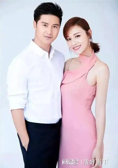 田亮夫妇晒新年全家福儿子身高一米八超越姐姐颜值超像金城武