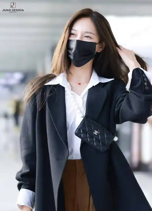 沈梦辰机场私服两套,黑色西装与泰迪熊外套,你更加喜欢哪一套_造型