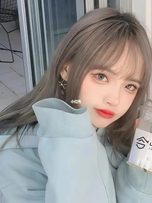 白皙通透的肤色今年非常流行的爆款发色可温柔可甜美头发颜色今年流行