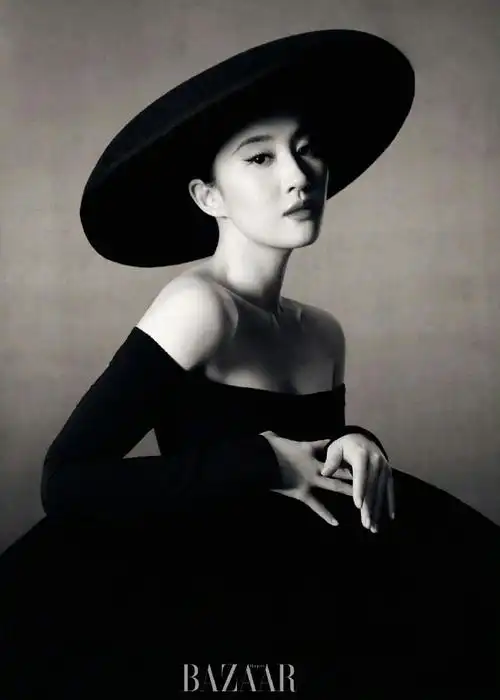 刘亦菲抹胸裙##刘亦菲周冬雨撞造型##刘亦菲时尚芭莎4月刊封面