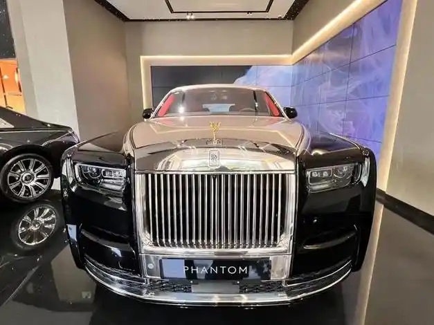 黄金版劳斯莱斯幻影双色四门版奢华舒适