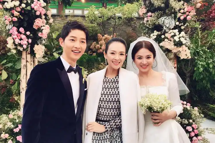 "双宋"在首尔举办婚礼 甜蜜照片回顾(组图)