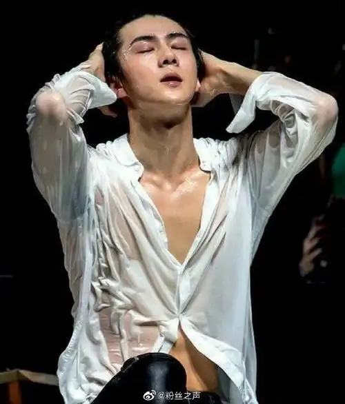 吴世勋身材比例