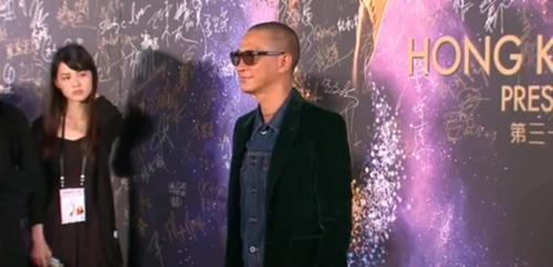 第34届香港金像奖红毯 张家辉光头造型亮相