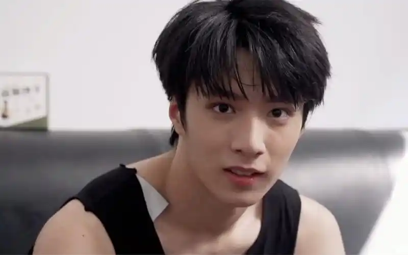 【刘耀文x你】【做梦素材】谁能拒绝一个壁咚事的表白呢?