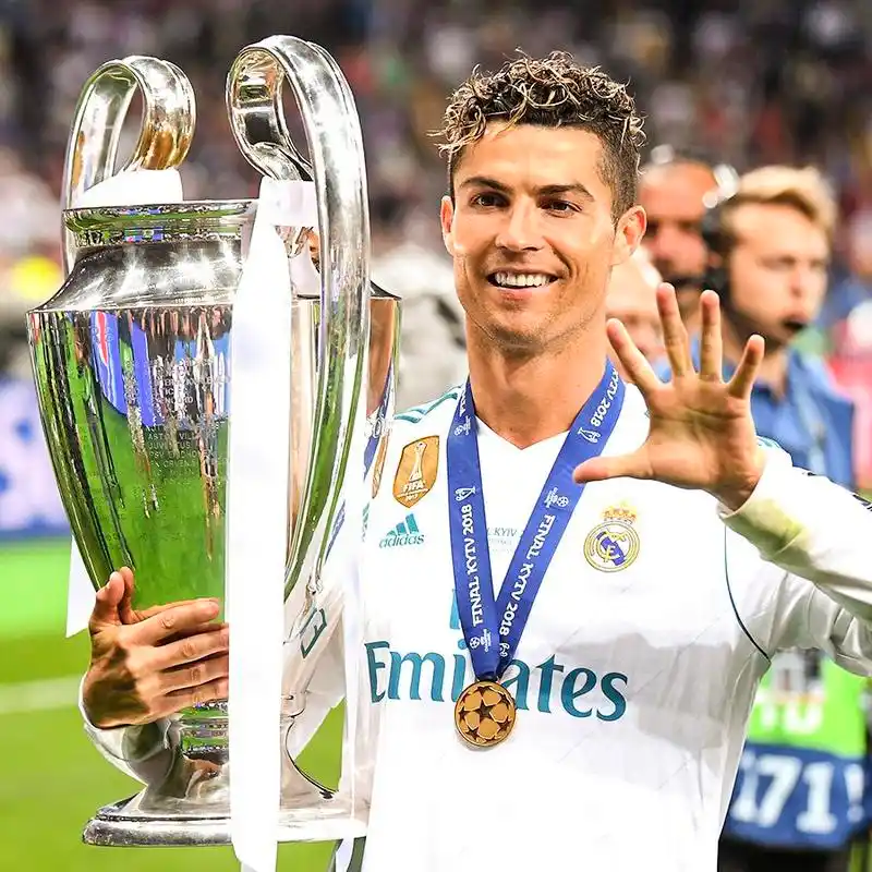 超级倒钩让尤文主场球迷倒戈鼓掌,白金王朝实现欧冠三连冠,c罗是当之