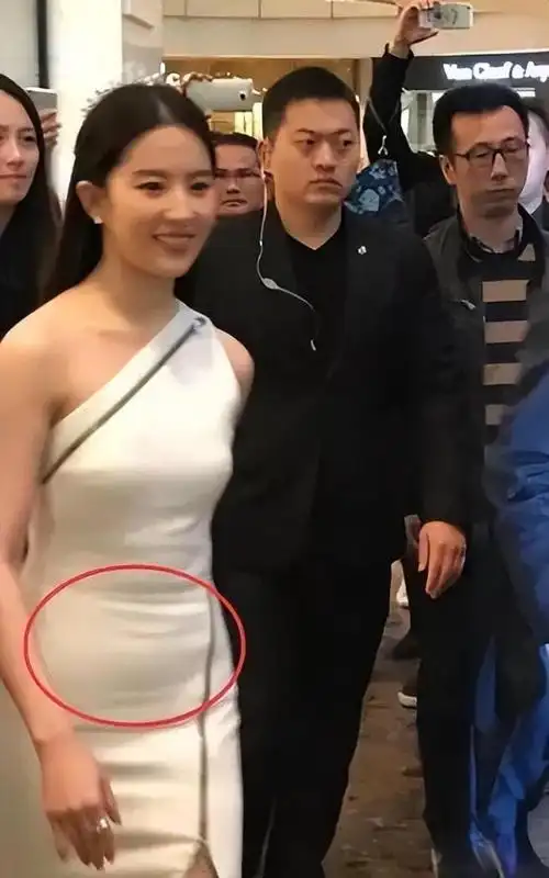 35岁刘亦菲素颜近照曝光!身材发福,"天仙姐姐"变"天蓬姐姐"