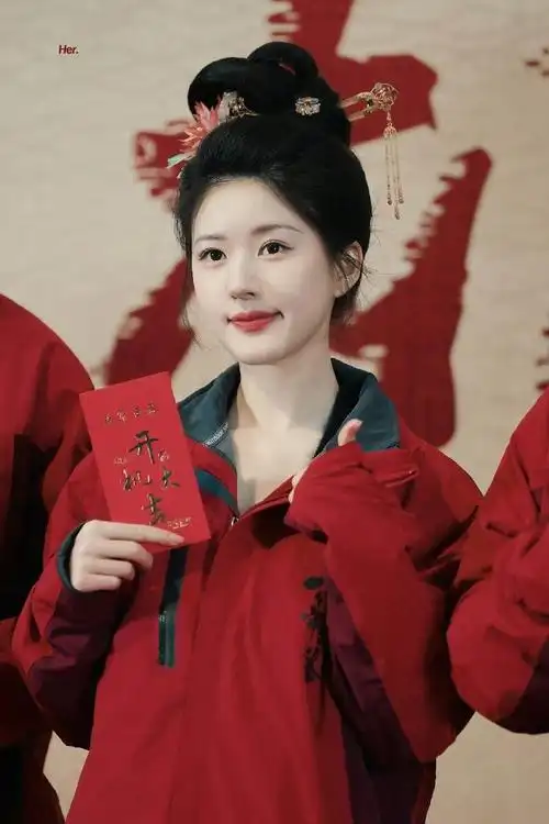 珠帘玉幕开机##赵露思刘宇宁开机路透