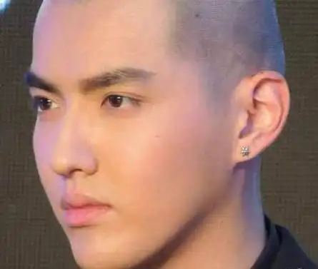 吴亦凡为新片剃光头帅气仍在(2)_大陆星闻_明星-超级明星