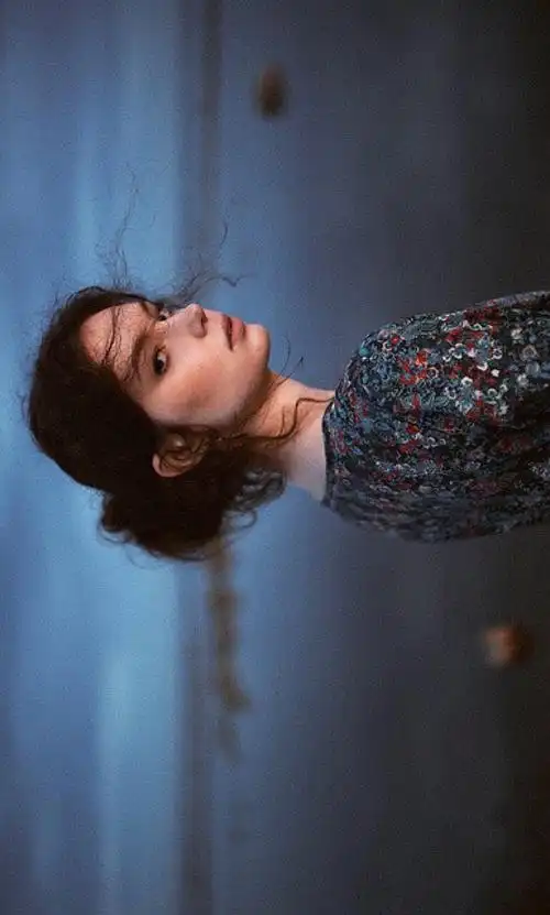 欧美 女生 海 文艺 复古 蓝色 冷淡风 横版 壁纸