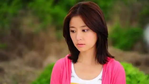 但可能有些人不知道,陈乔恩其实是霍建华谈了八年的前女友.