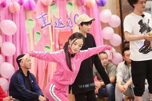 青春旅社#相关微博话题阅读量突破65亿,主话题#青春旅社#位于综艺鞍