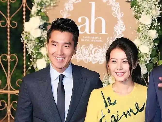 盘点和她拍过戏的那些男神_于小伟_恋情_家庭