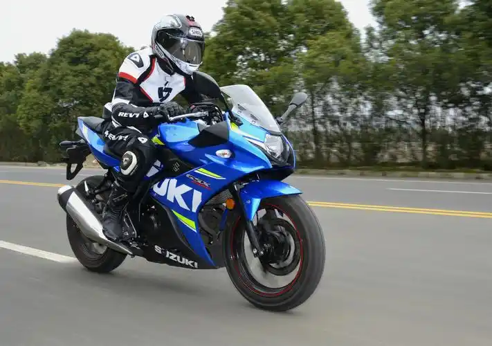 成年礼 豪爵铃木gsx250r abs首测报告