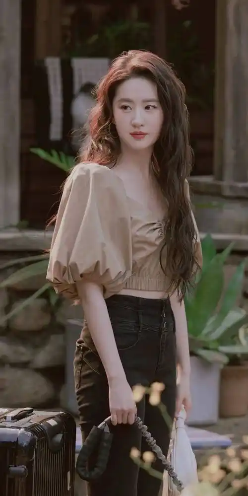 清纯可人.这样的刘亦菲你喜欢吗?你觉得她美吗?她的颜值巅峰在哪里?