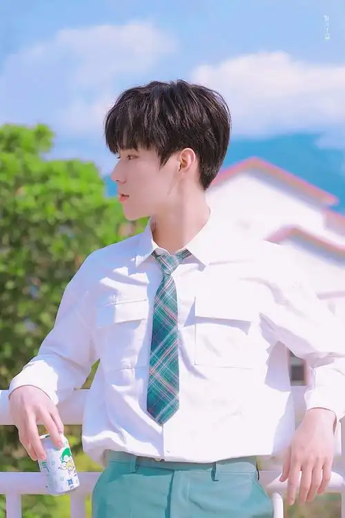 本组也要有张真源校服美图合集!制服也可以!