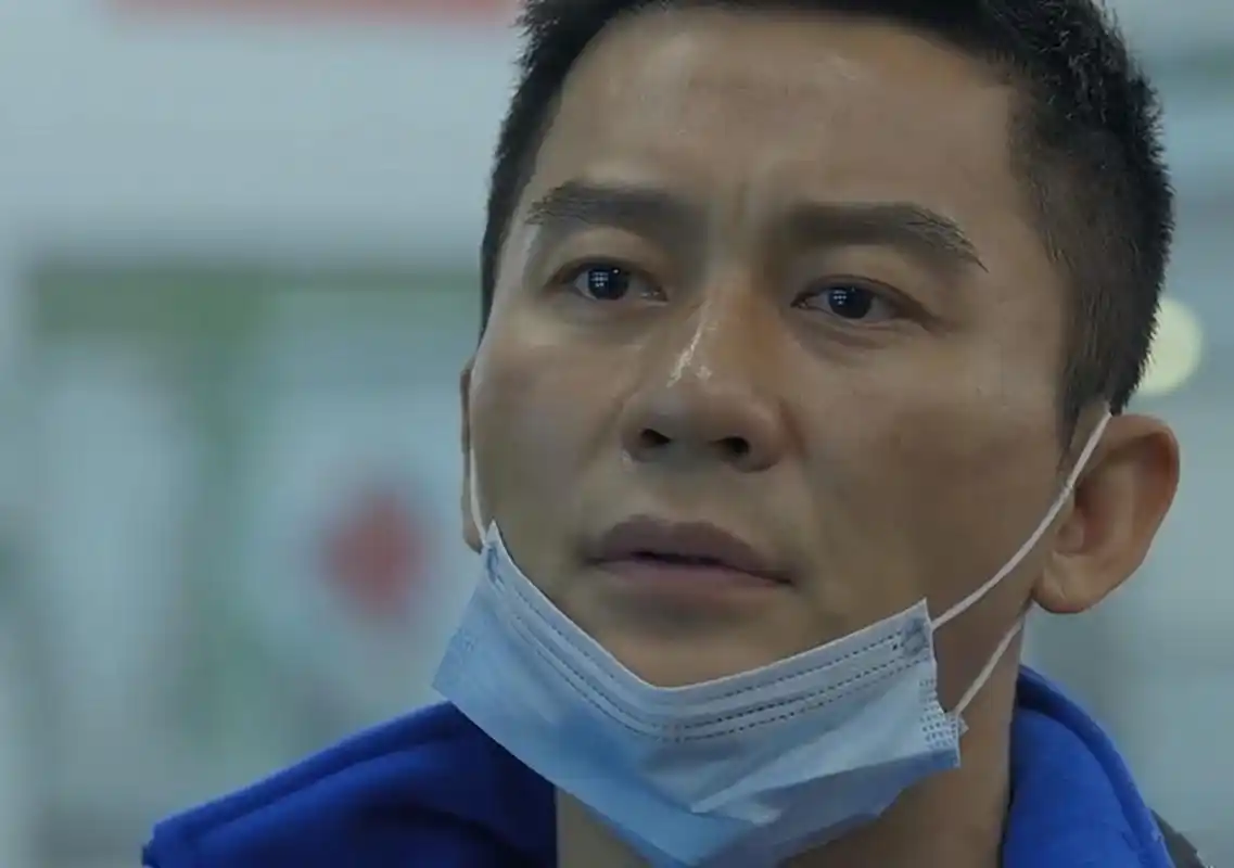 原创《中国医生》:老戏骨都被夸了,只有他被群嘲