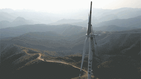 如巨兽一般的大风车,是怎么运上崇山峻岭的?(附高清动图)