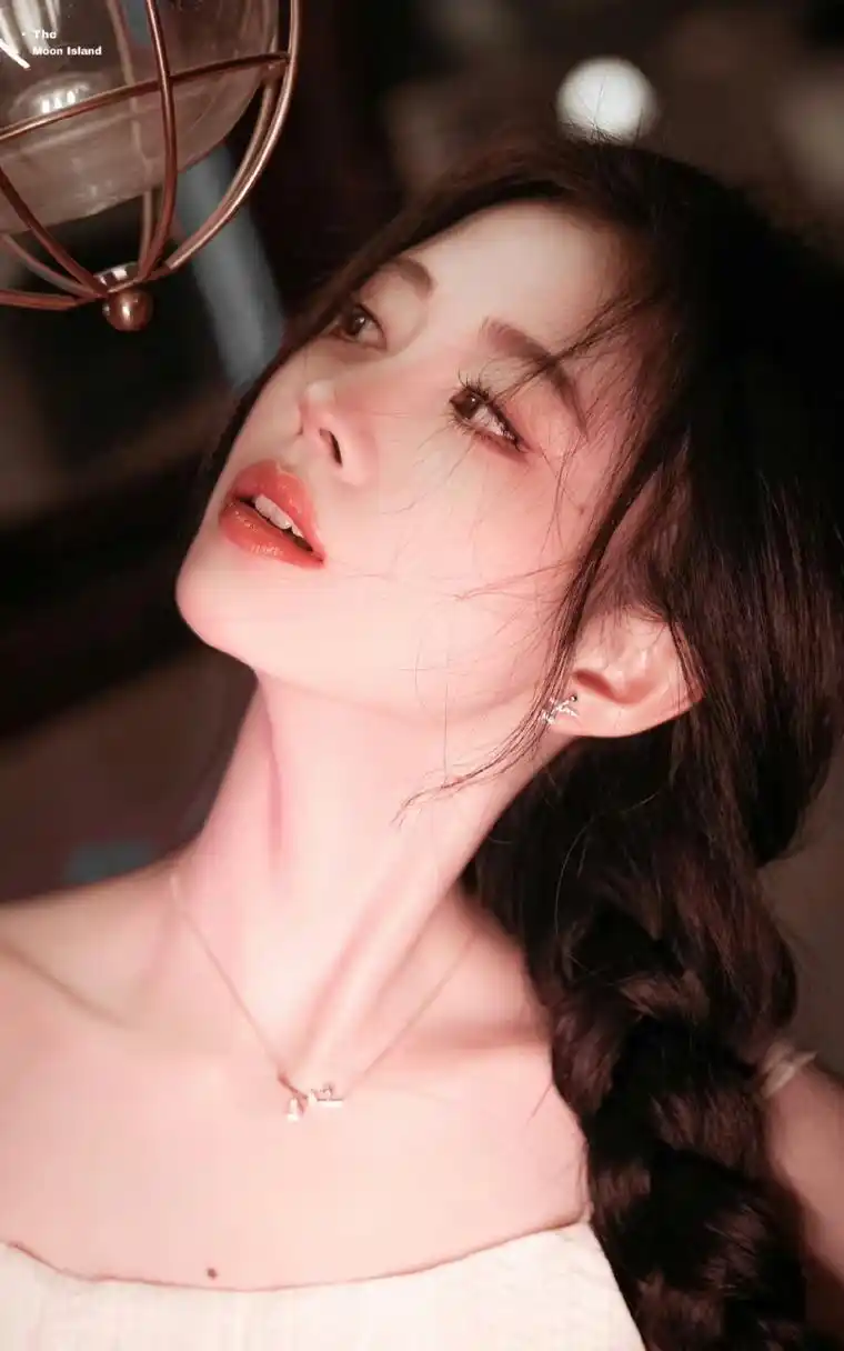 鞠婧祎正脸vs侧脸# 上帝给她关了哪扇窗,她的美貌360度全方位看都