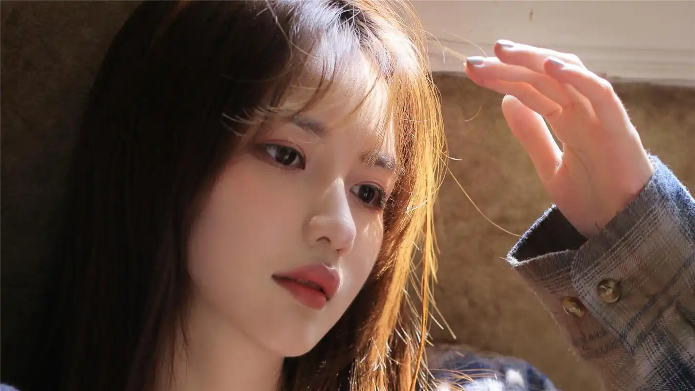 清纯美女优雅私服高清桌面壁纸