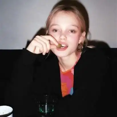 2021最新欧美头像女生高清图片