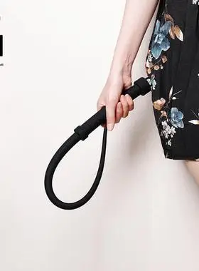 马鞭 鞭子 打pp 屁屁 疼的厉害 还比较长 拿着很顺手 sp道具工具