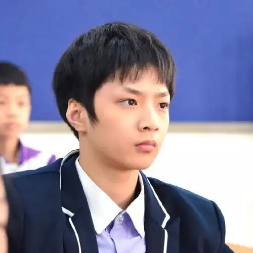 巴蜀中学-公众号@时代少年团-刘耀文#玖贰叁号耀月集装箱展览#96