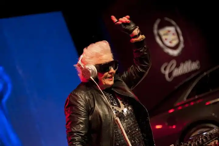 【奶奶级dj-露丝·弗劳尔摄影图片】深圳纪实摄影_太平洋电脑网摄影部