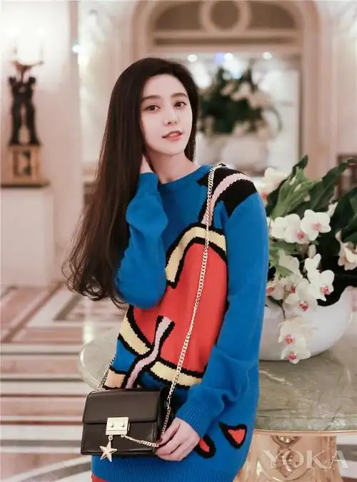 在这组大片中,范冰冰身着卜柯文chrisbychristopherbu2016秋冬白