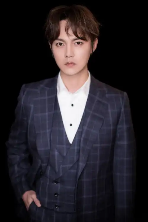 尹正新赛车皮衣小细节表白粉丝 巧思不断暖心十足