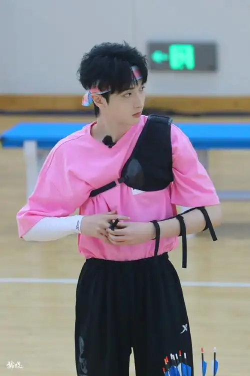 某位严姓小选手因过分可爱在射箭比赛中获得第一名05#严浩翔 音轨成