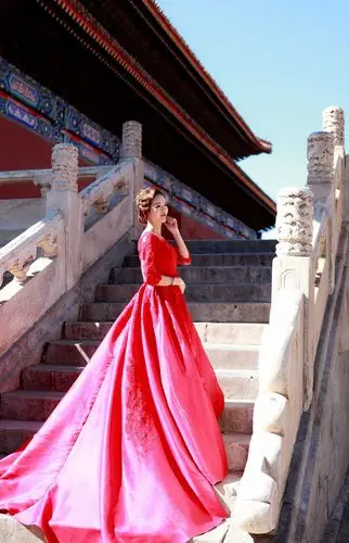 红衣裙新娘