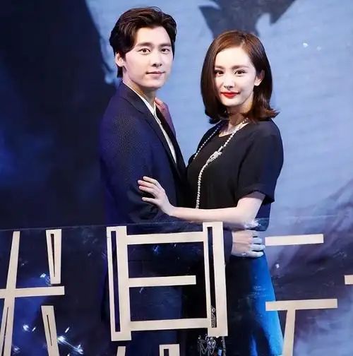 老搭档现状反差大:杨幂庆祝出道20周年,李易峰15年星途毁于一旦_腾讯